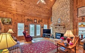 Pet-Friendly Cozy Cabin With Views By Black Rock!